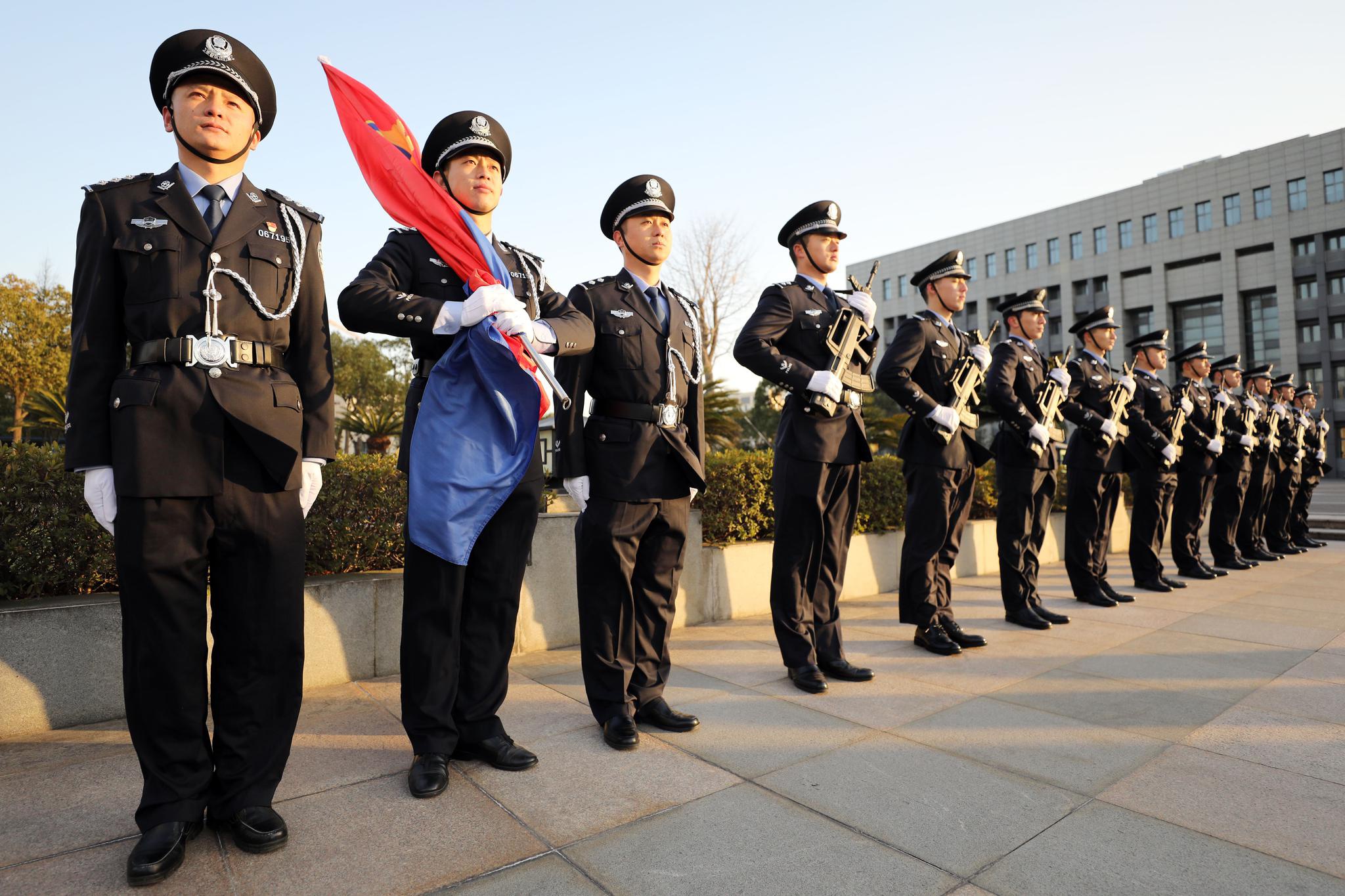 舟山市公安举行升警旗仪式庆祝首个中国人民警察节