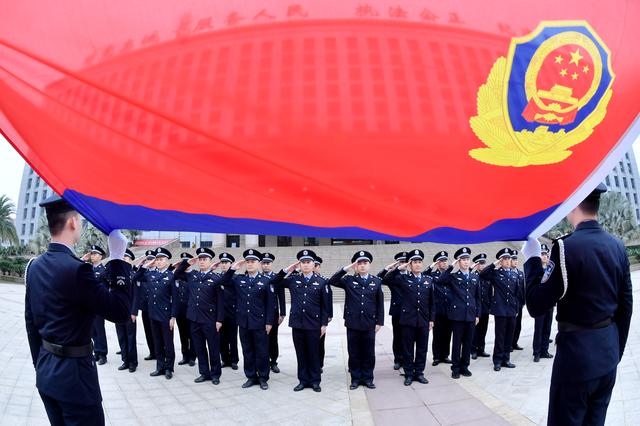 我宣誓我志愿成为中华人民共和国人民警察