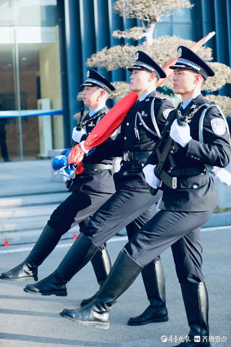 情报站|敬礼!济南市公安局举行升旗仪式庆祝首个中国人民警察节