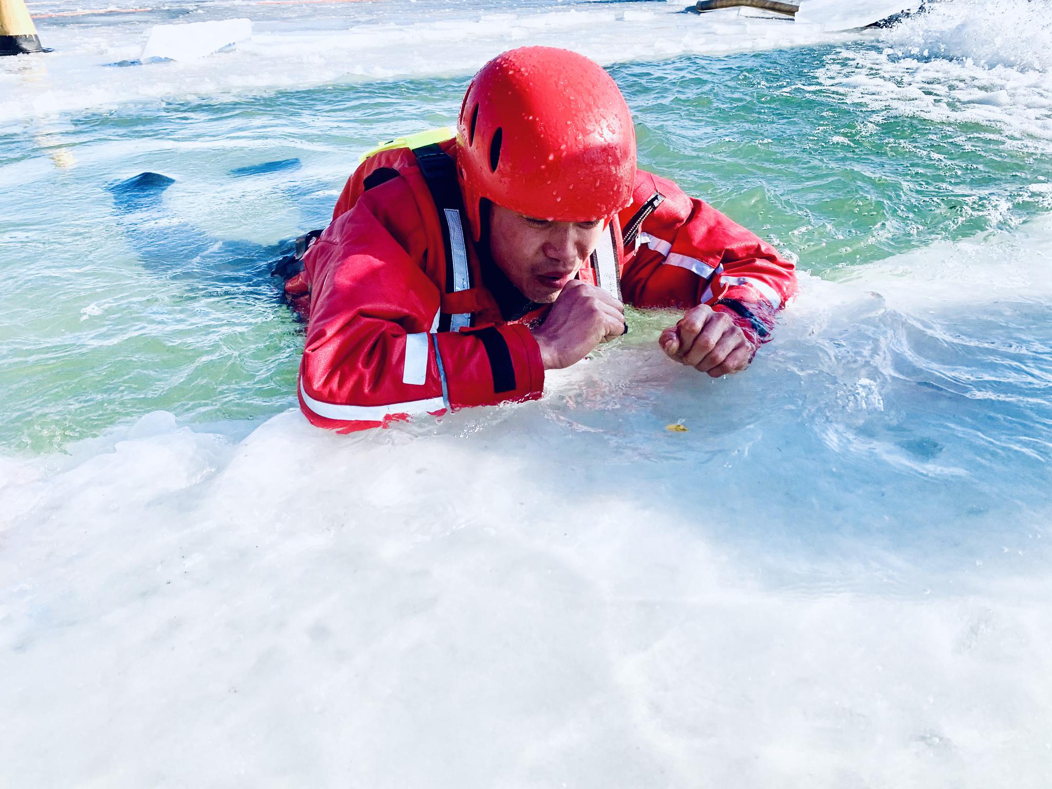 极寒天气下,他们拿什么筑起一道"温暖"的安全屏障?