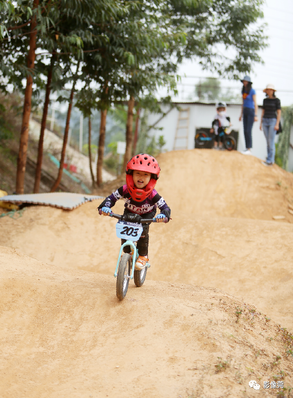 冲冲冲东莞这群追风小骑士帅到不讲理