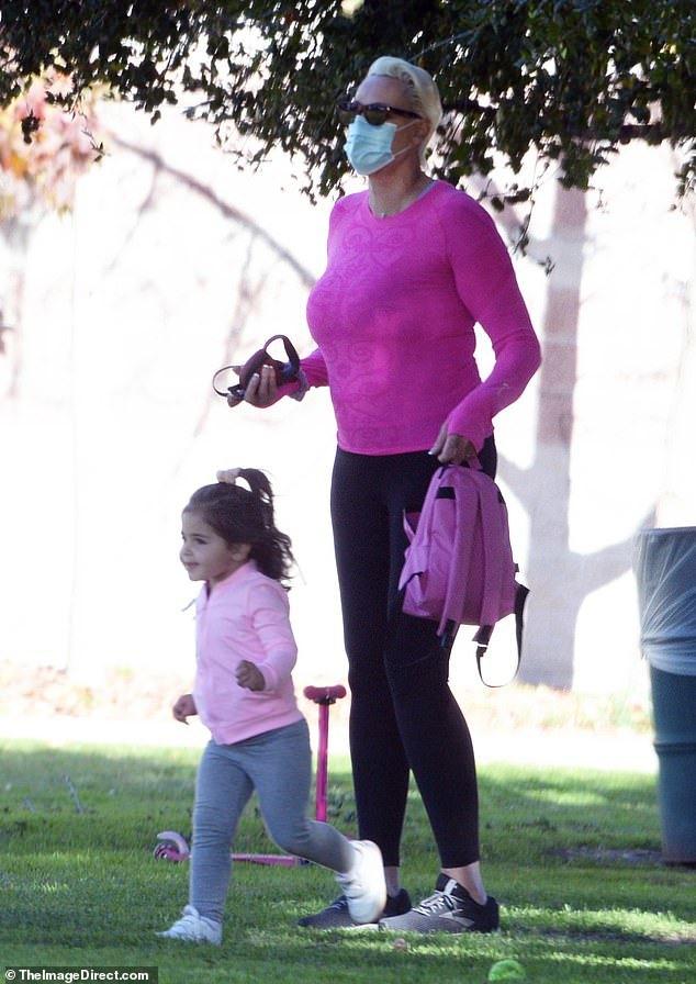 当地时间1月9日,丹麦女星布里吉特·尼尔森(brigitte nielsen),带着2