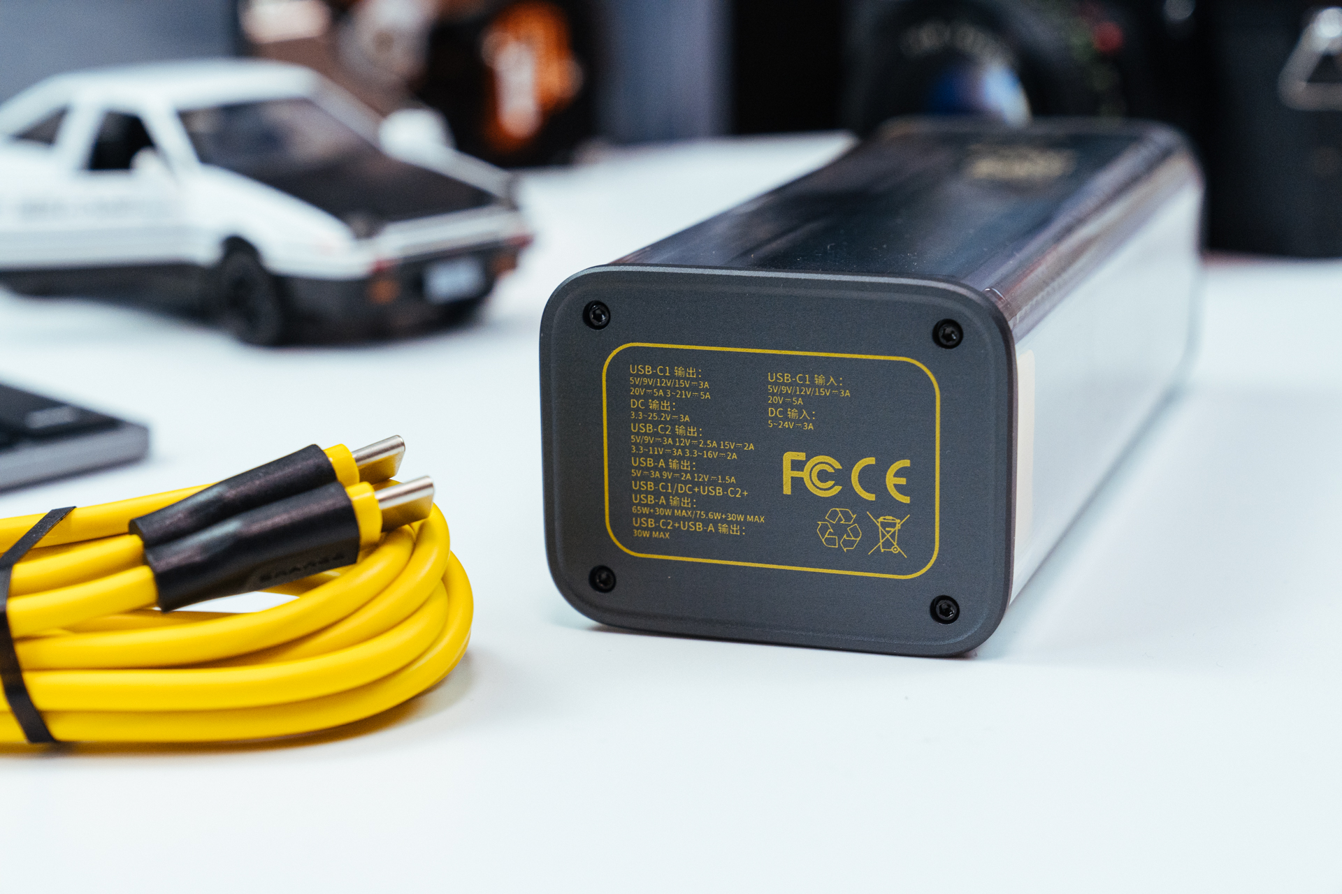 无法拒绝的赛博朋克工业美学闪极100w超级移动电源体验分享