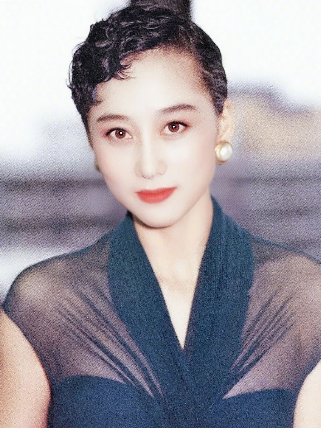 救李连杰出苦海支持丈夫养5个家庭近40年利智的聪明与勇敢