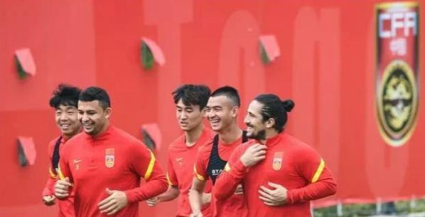 国足23点决战阿曼,亚足联给李铁送惊喜,阿兰洛国富有变休闲区蓝鸢梦想 - Www.slyday.coM