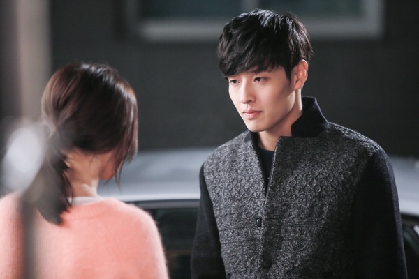 时隔八年,李敏镐重回《继承者们》拍摄地,剧中主演发展各不同|李敏镐