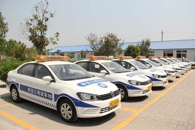 原来"教练车"和"考试车"这么大区别!网友:怪不得自己总挂科