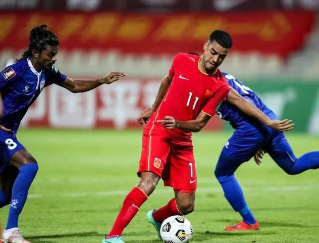 媒体预测国足战阿曼首发:两归化球员担纲锋线,一人或成奇兵休闲区蓝鸢梦想 - Www.slyday.coM 媒体预测国足战阿曼首发:两归化球员担纲锋线,一人或成奇兵休闲区蓝鸢梦想 - Www.slyday.coM