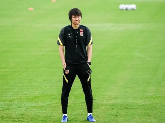 国足将对阵阿曼，首发阵容会上几个归化球员？休闲区蓝鸢梦想 - Www.slyday.coM