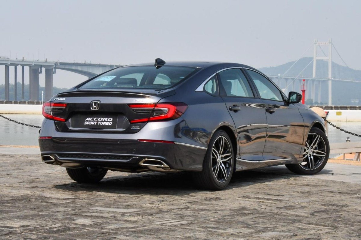 专为年轻人打造的b级车,外观帅气,起步就有194马力,16.98万起