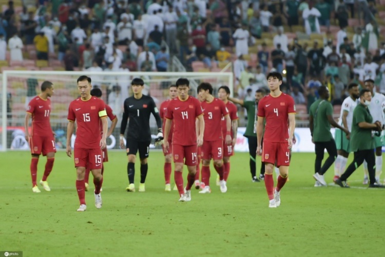 全力进攻!曝李铁欲调整国足锋线:武磊替补,阿兰洛国富首发休闲区蓝鸢梦想 - Www.slyday.coM 全力进攻!曝李铁欲调整国足锋线:武磊替补,阿兰洛国富首发休闲区蓝鸢梦想 - Www.slyday.coM