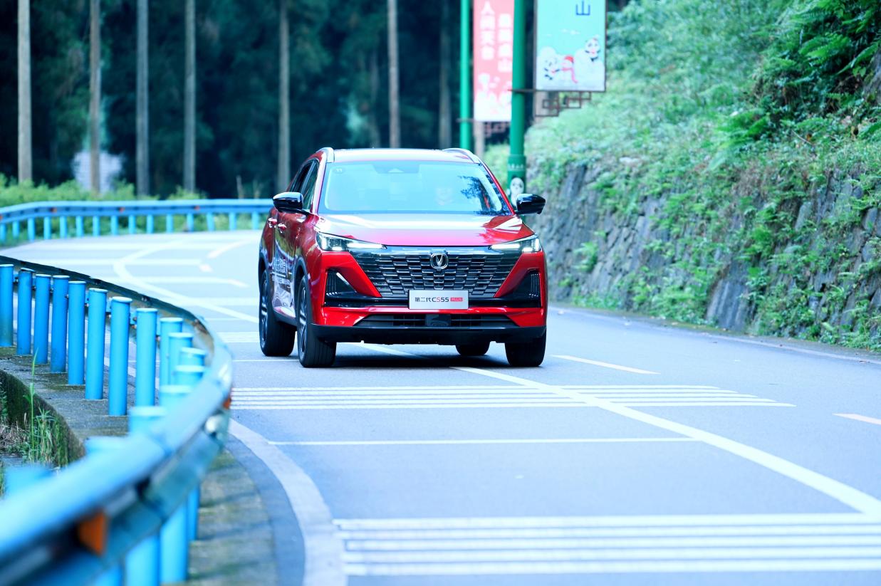 年轻人的第一台SUV怎么选？第二代CS55PLUS还是第三代哈弗H6？