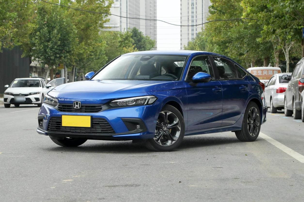 预算16万，上班族买啥车合适？就看这三款，省钱省油，还是大品牌