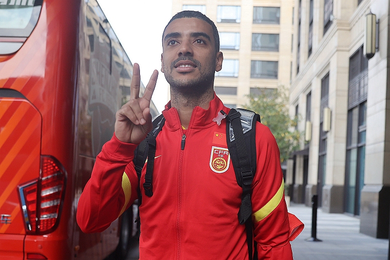 李铁终于想通了！欧联杯最佳射手阿兰迎来首发，洛国富满血冲击休闲区蓝鸢梦想 - Www.slyday.coM