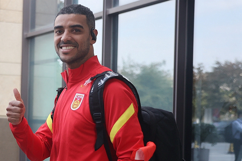 李铁终于想通了！欧联杯最佳射手阿兰迎来首发，洛国富满血冲击休闲区蓝鸢梦想 - Www.slyday.coM