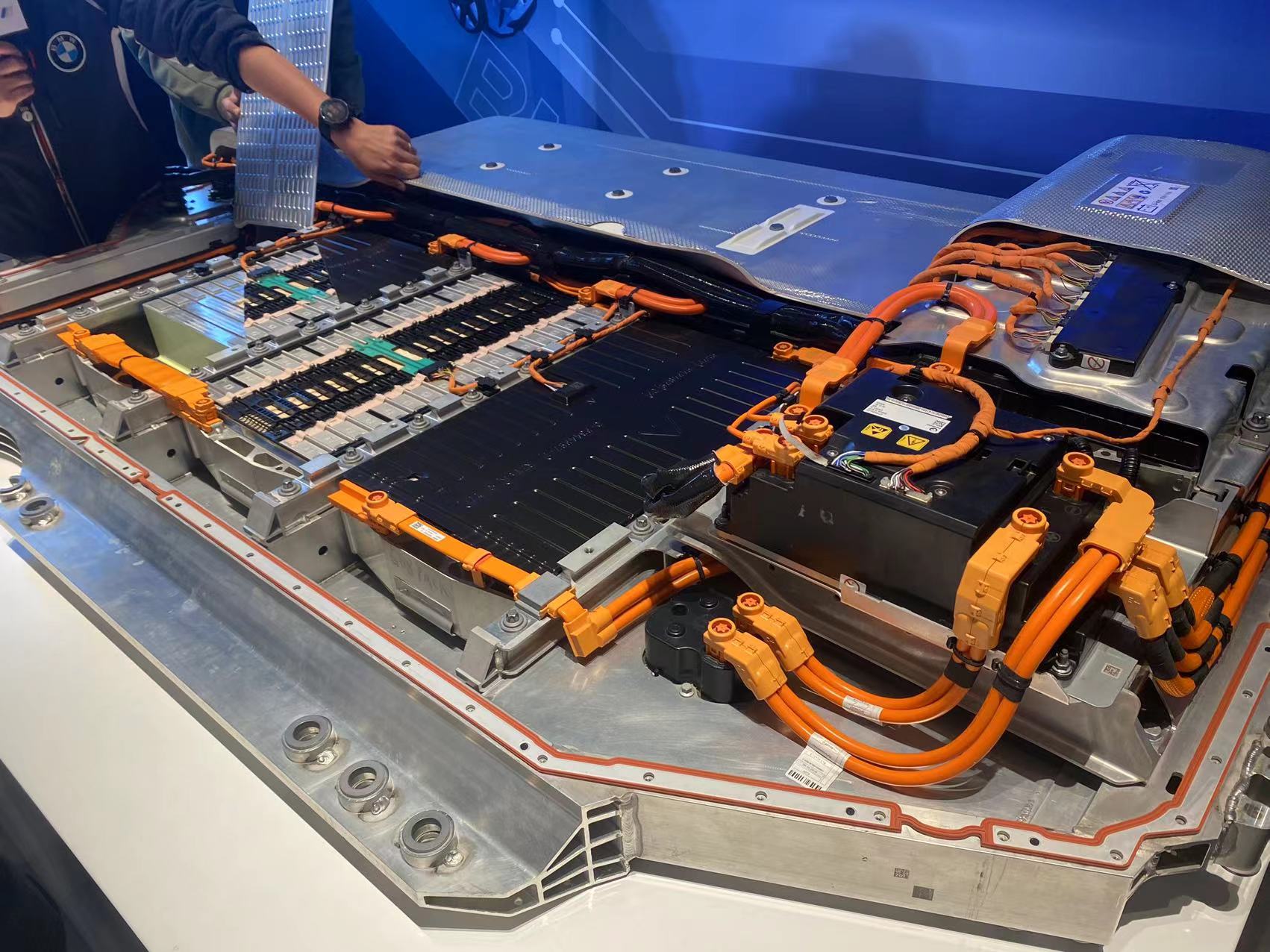 (新款ix3的电池单元)一路疾驰,打卡仿若仙境的"天空之桥"离开独山县的