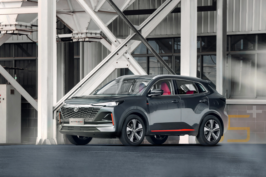 年轻人的第一台SUV怎么选？第二代CS55PLUS还是第三代哈弗H6？