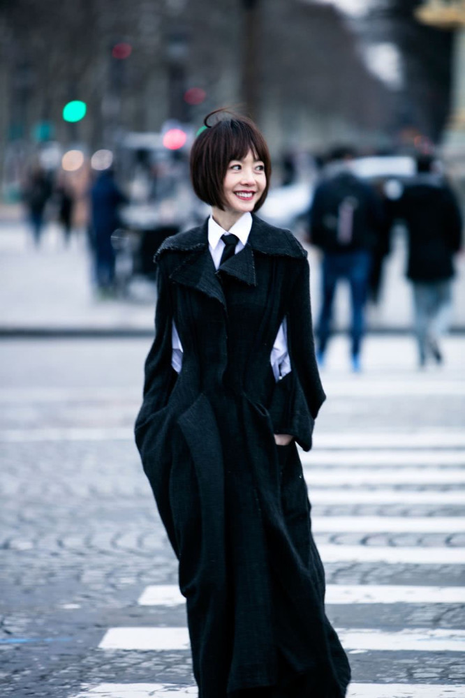 鲁豫果然有性格164的身高依然坚持穿及踝大衣照样飒爽又气质