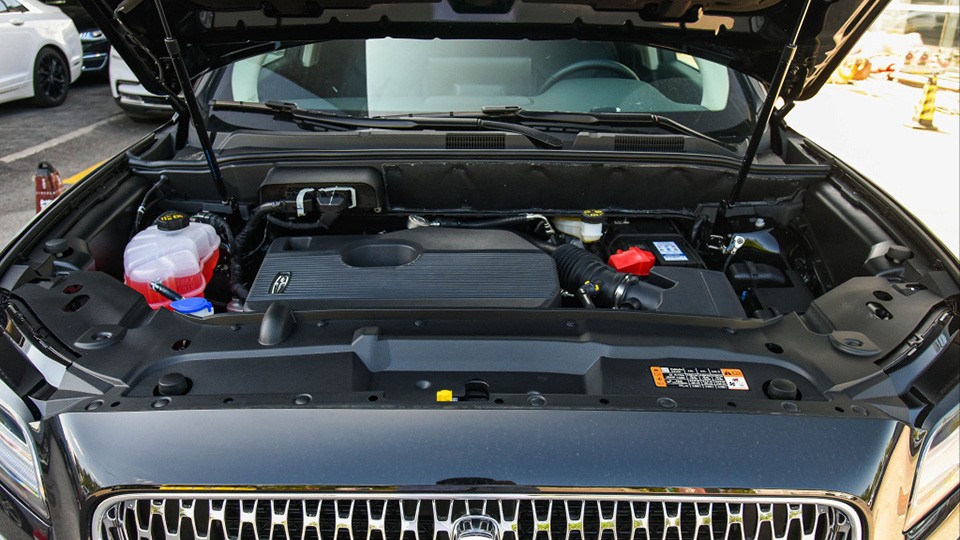 40万的“高级大众”和“精装福特”咋选？Q5L对比航海家