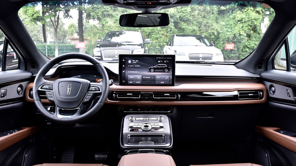 40万的“高级大众”和“精装福特”咋选？Q5L对比航海家