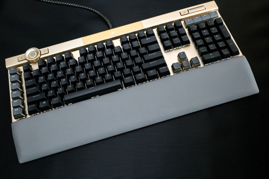 致敬电竞黄金时代海盗船k100璀璨金特别版评测