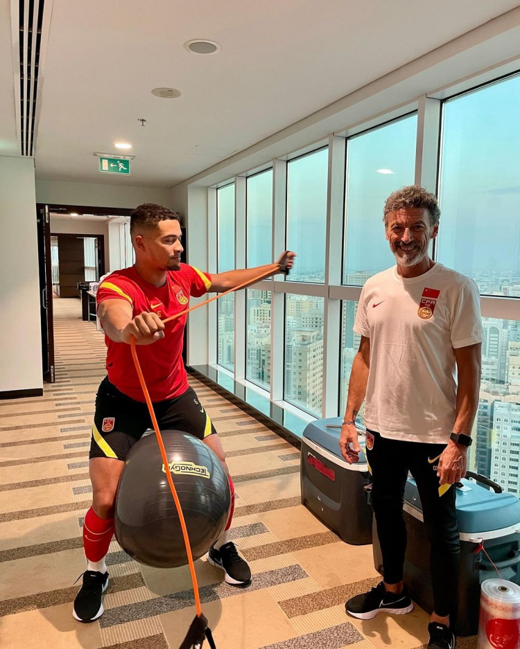 媒体预测国足战阿曼首发:两归化球员担纲锋线,一人或成奇兵休闲区蓝鸢梦想 - Www.slyday.coM 媒体预测国足战阿曼首发:两归化球员担纲锋线,一人或成奇兵休闲区蓝鸢梦想 - Www.slyday.coM