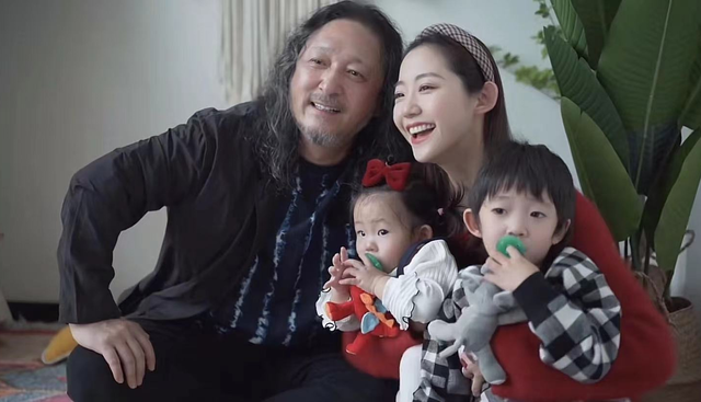 53岁三宝被妻子当众嫌弃万千惠透露其生活陋习还回应年龄争议