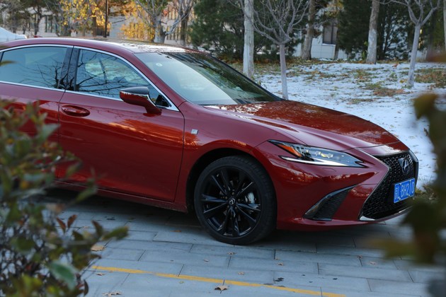 这回还中庸吗?抢先测试雷克萨斯es 300h f sport