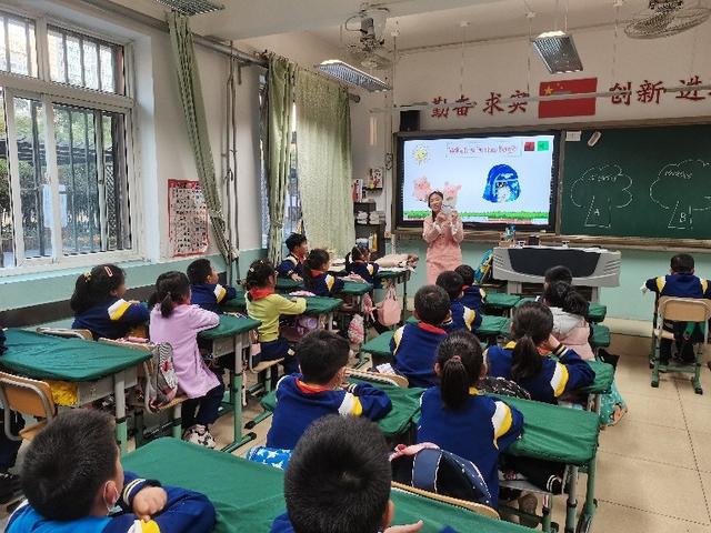 塘沽朝阳小学双减催生百变教师妈妈团走上讲台