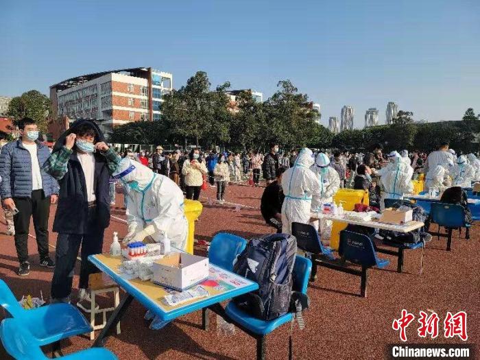 成都理工大学第三次核酸检测现场。成都理工大学供图