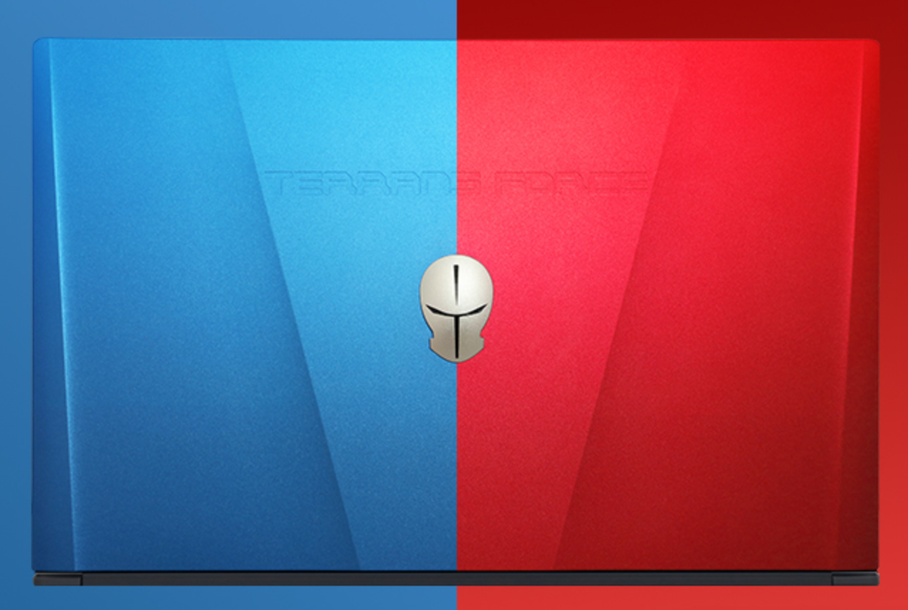 未来人类推出 x15 游戏本:红蓝配色,搭配静音机械键盘