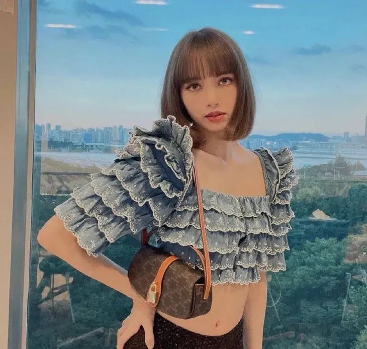CELINE包袋售价：9400元