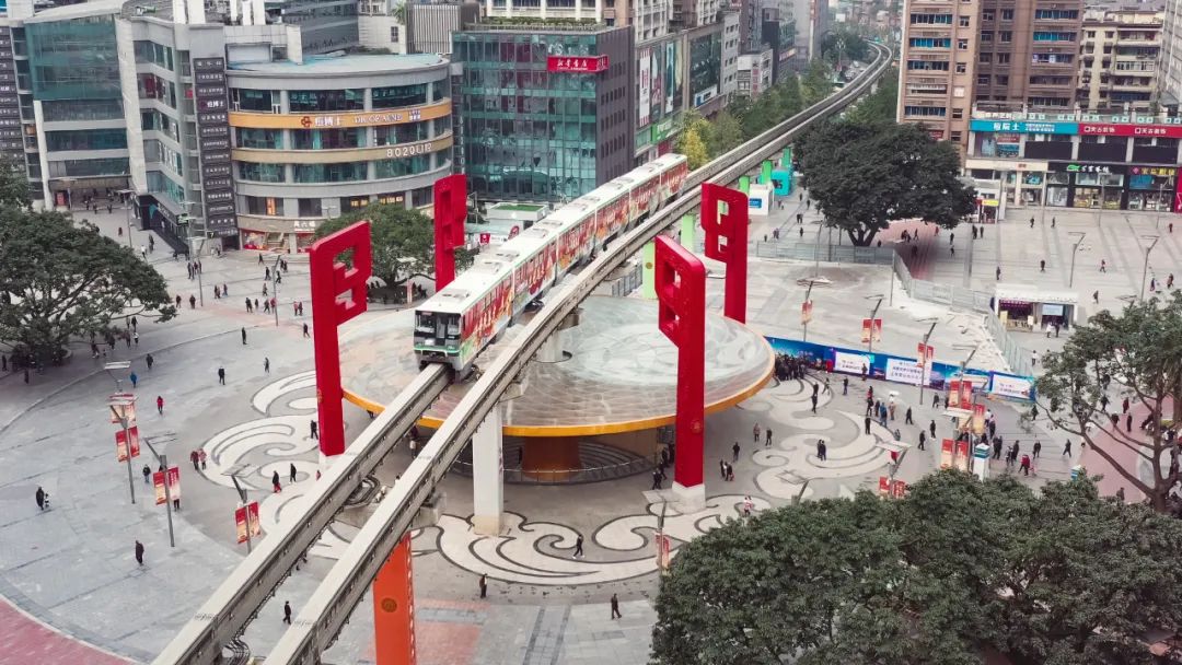 轨道2号线新装重庆英才专列亮相