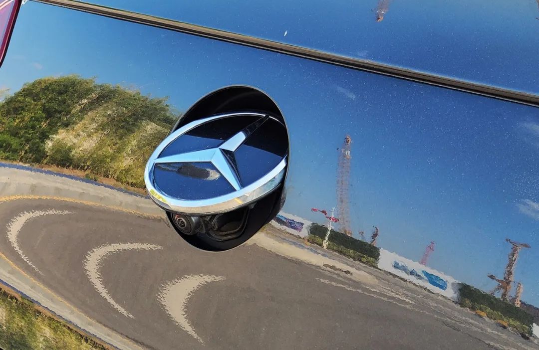 我在奔驰GLC Coupe身上找到了这款车的完整性休闲区蓝鸢梦想 - Www.slyday.coM