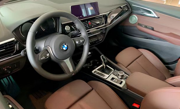 超高性价比的豪华品牌入门级轿车  宝马1系、奔驰A级休闲区蓝鸢梦想 - Www.slyday.coM