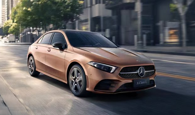 超高性价比的豪华品牌入门级轿车  宝马1系、奔驰A级休闲区蓝鸢梦想 - Www.slyday.coM