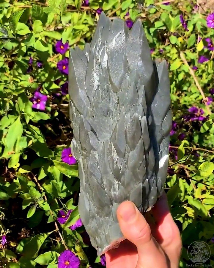 自然出现的"龙鳞"方解石