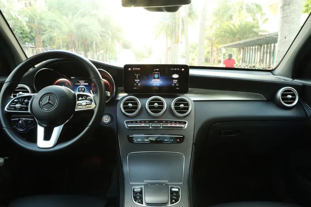 我在奔驰GLC Coupe身上找到了这款车的完整性休闲区蓝鸢梦想 - Www.slyday.coM