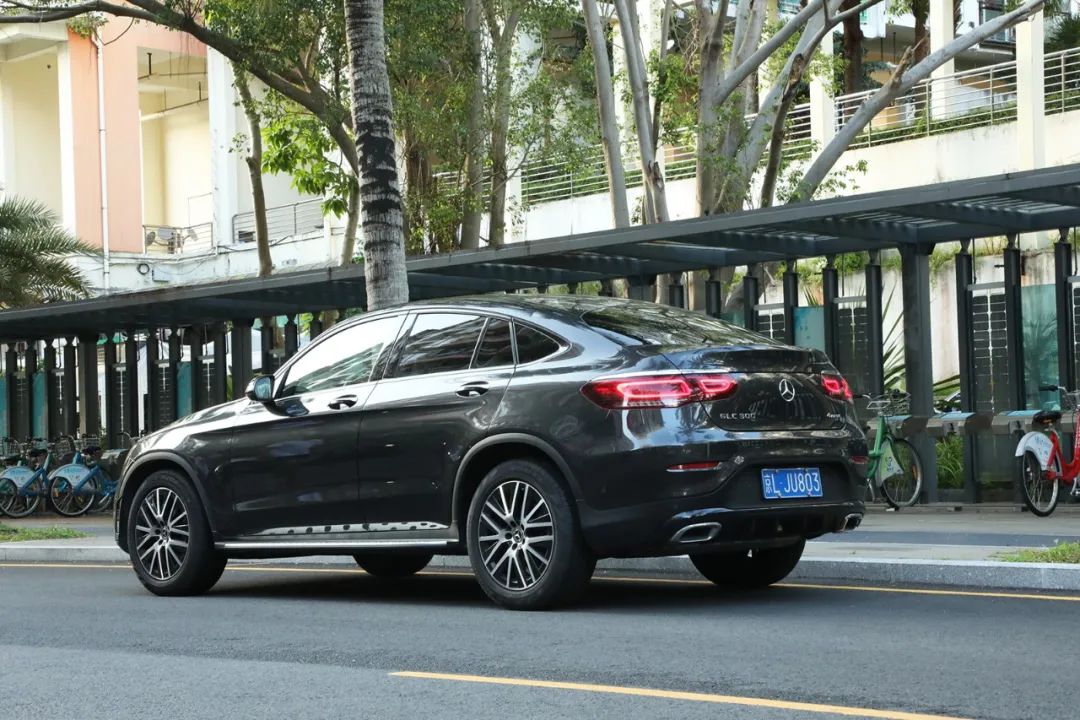 我在奔驰GLC Coupe身上找到了这款车的完整性休闲区蓝鸢梦想 - Www.slyday.coM