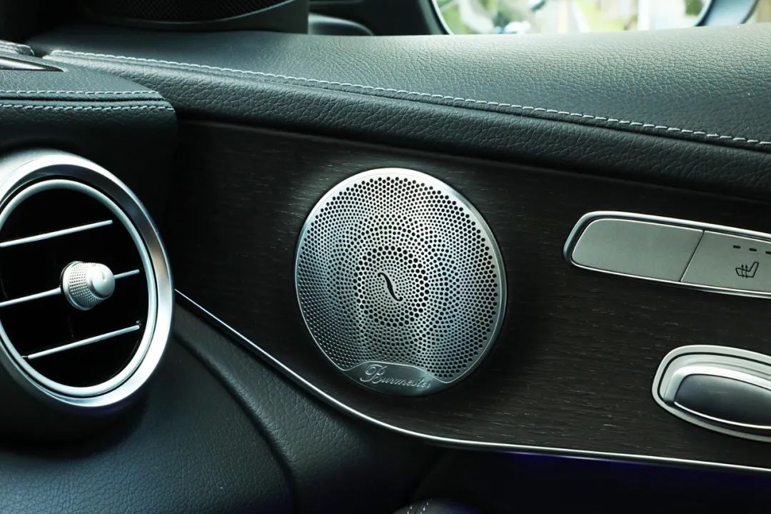 我在奔驰GLC Coupe身上找到了这款车的完整性休闲区蓝鸢梦想 - Www.slyday.coM