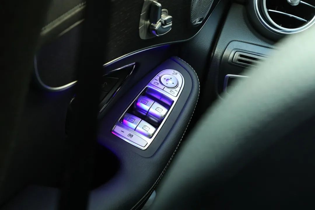 我在奔驰GLC Coupe身上找到了这款车的完整性休闲区蓝鸢梦想 - Www.slyday.coM