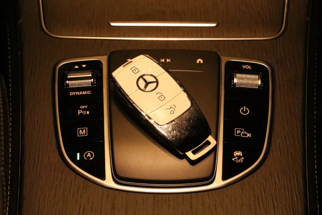 我在奔驰GLC Coupe身上找到了这款车的完整性休闲区蓝鸢梦想 - Www.slyday.coM