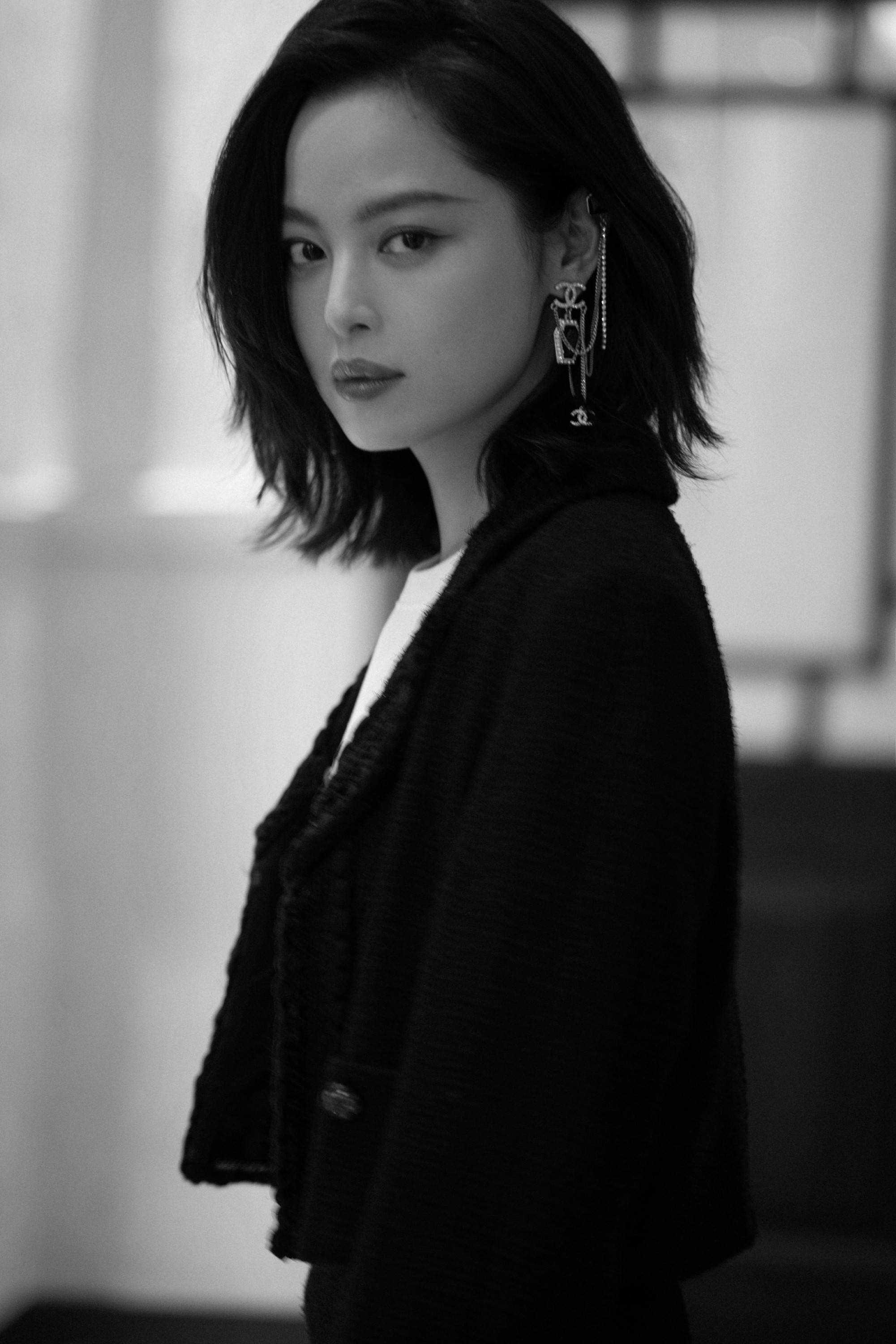 辛芷蕾最新活动美图 故事感霸屏