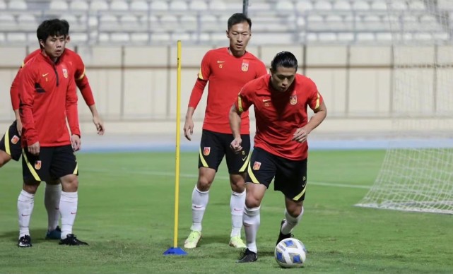 国足23点决战阿曼，曝李铁重大决定，洛国富＋阿兰首发，武磊替补休闲区蓝鸢梦想 - Www.slyday.coM