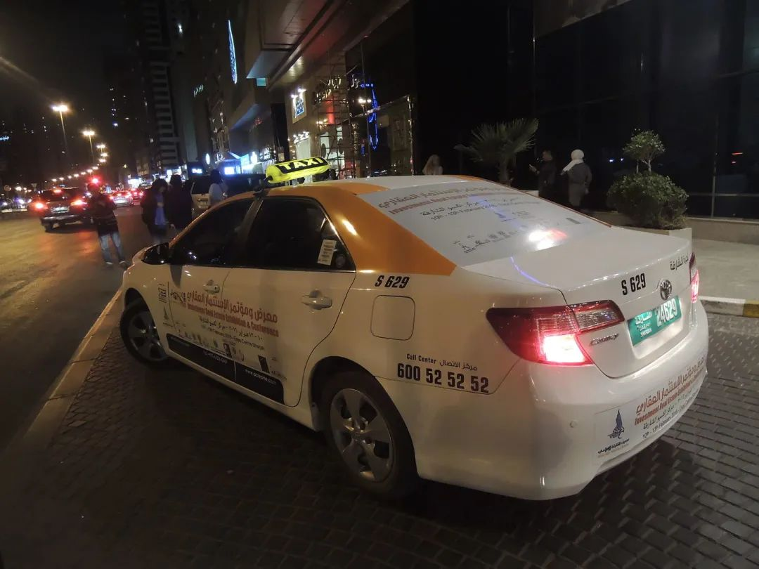 迪拜遍地豪车连出租车都是超跑带你走一遭实情绝对惊到你