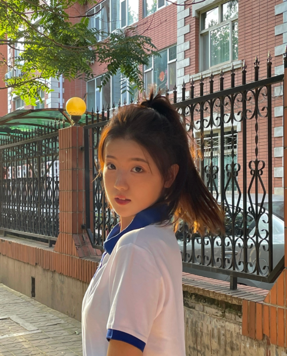 浙大美女学霸火了！被董明珠钦点为接班人，22岁就结识各界大佬休闲区蓝鸢梦想 - Www.slyday.coM