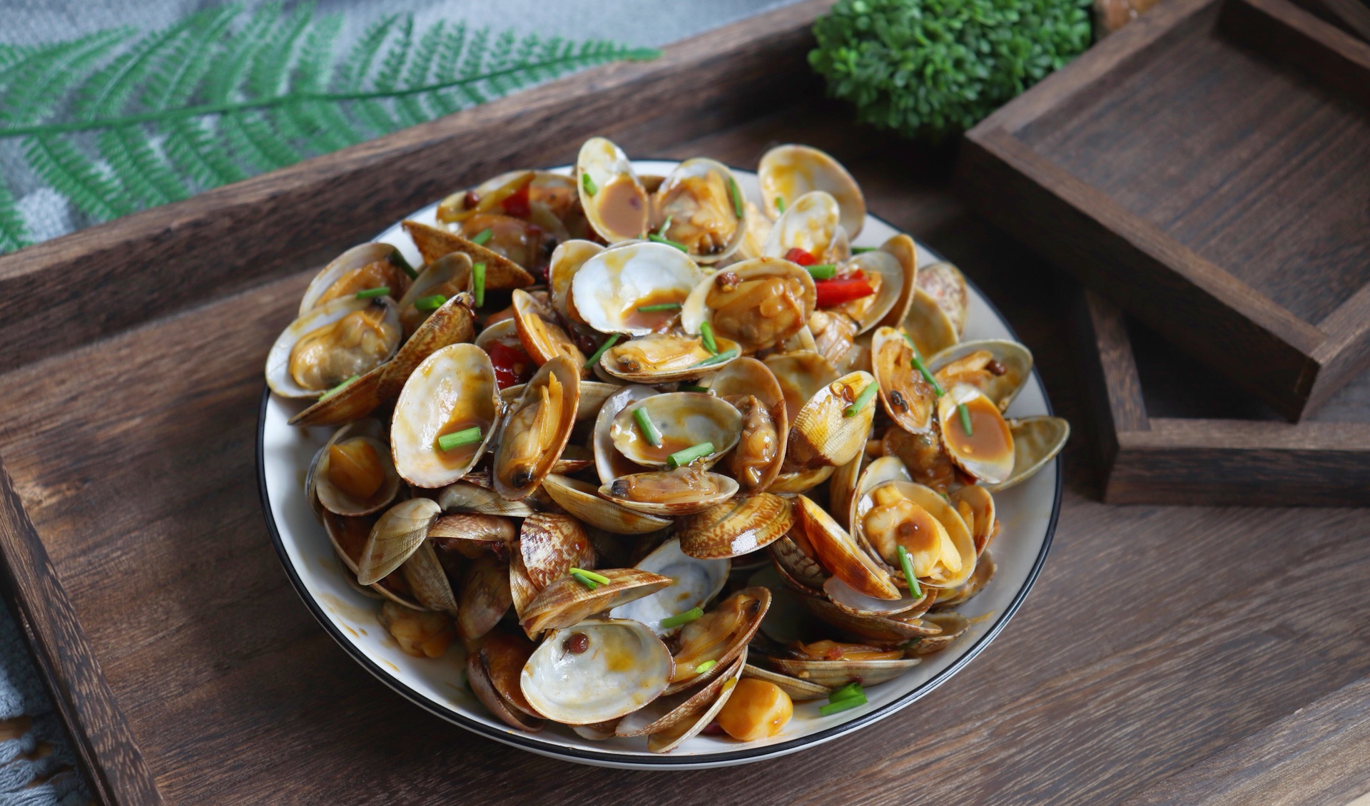 家常香辣花甲鲜味十足10分钟就上桌好吃到舔手指