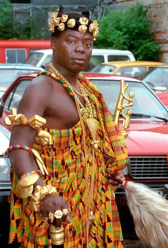 德国路德维希港老实巴交的修车工人,实际身份却是西非霍霍埃的"国王"