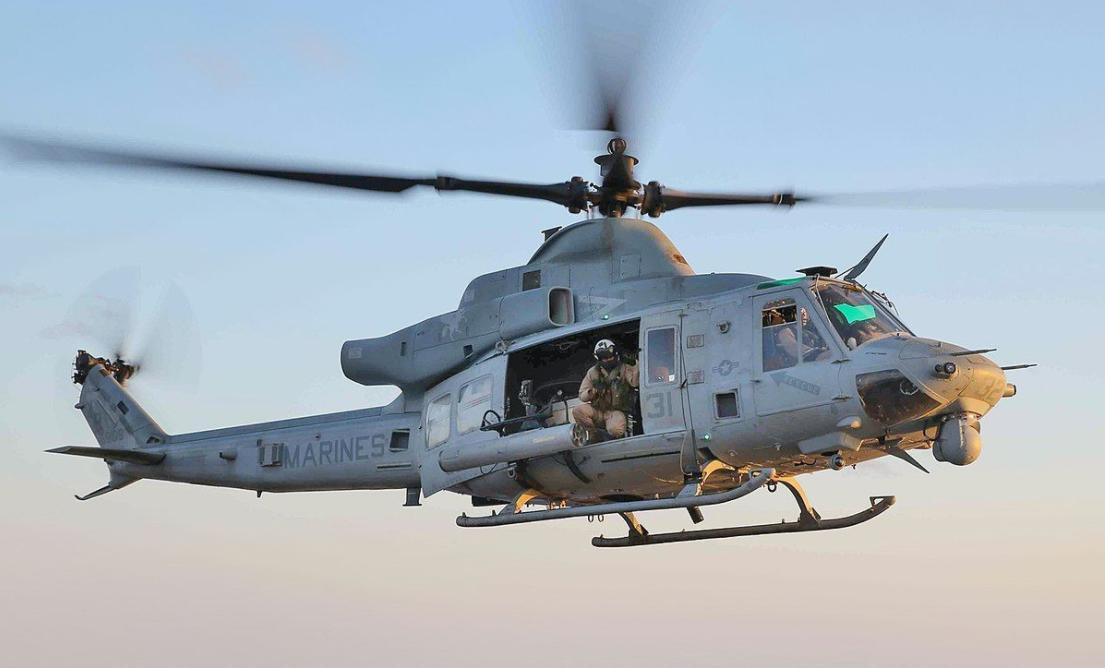 休伊直升机以耐用闻名,美军士兵用机翼切掉12米高竹林,太疯狂了