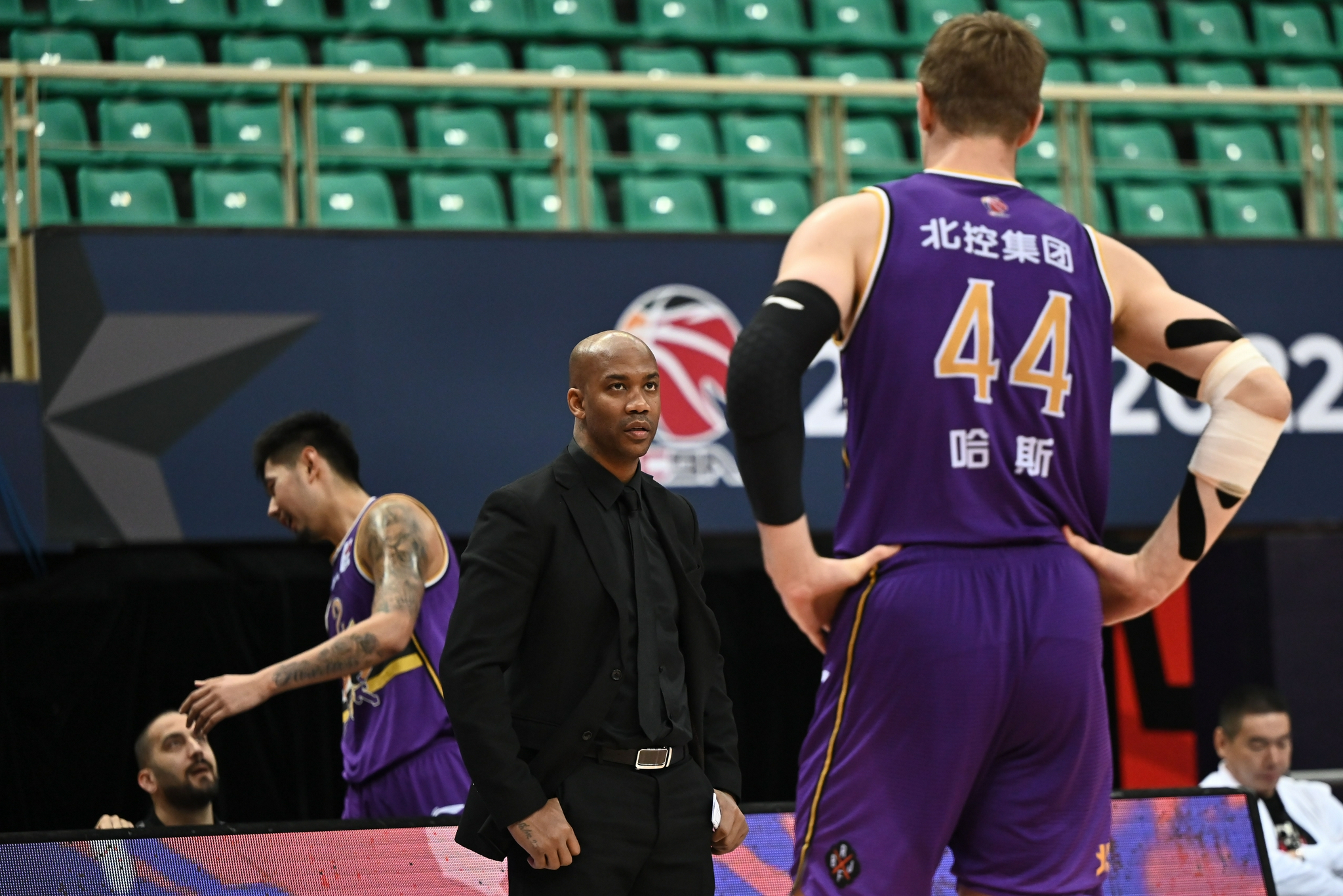 篮球——cba第一阶段:辽宁本钢胜北京控股